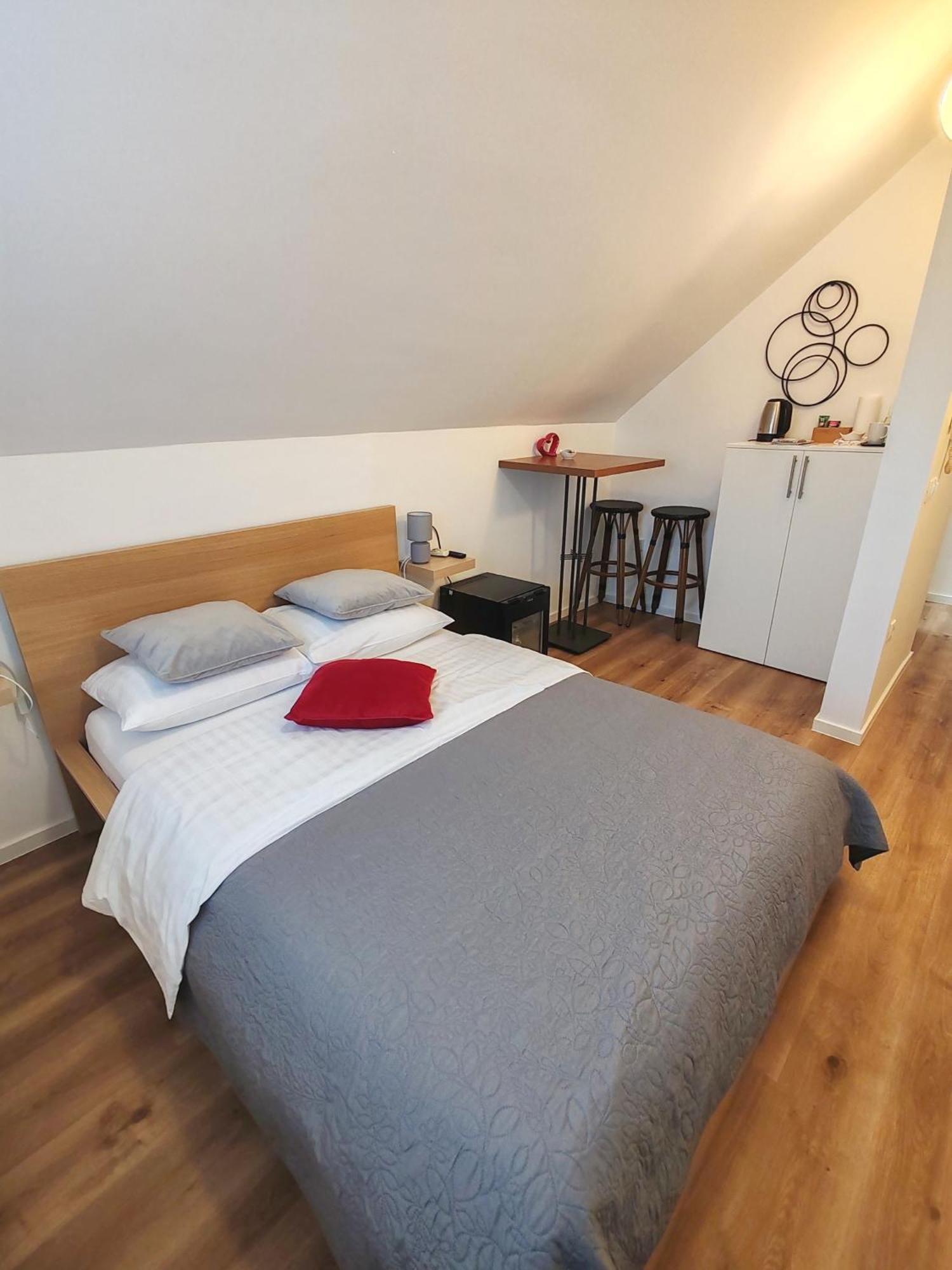 Lucky Center Ljubljana Apartman Szoba fotó